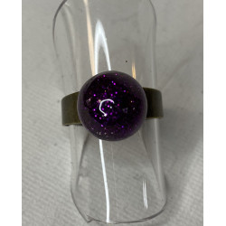 Bague ronde  boule violette pailletee