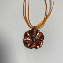 Pendentif fleur en résine