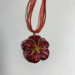 Pendentif fleur en résine