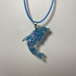 Pendentif dauphin en résine