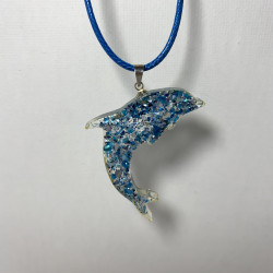 Pendentif dauphin en résine