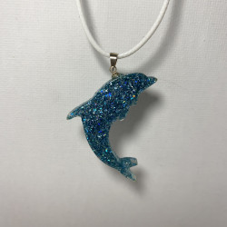 Pendentif dauphin en résine