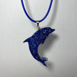 Pendentif dauphin en résine